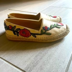 Gucci loafers, size 7. Gentle used. Great condition.